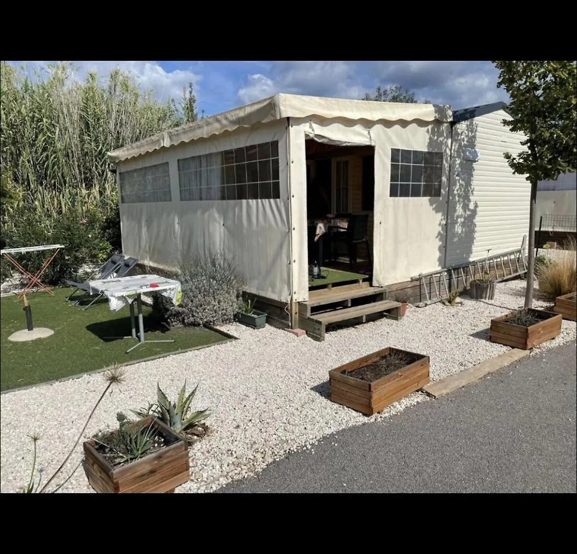 Mobil Home A 2 Pas De La Mer Hyeres France